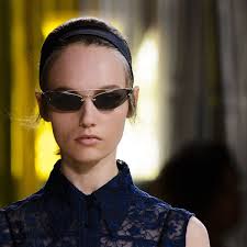 Retrouvez notre collection de lunettes miu miu pour femme disponibles sur vestiaire collective ainsi qu'un grand choix d'articles mode à prix d'occasion. Lunettes De Soleil Femme Tendances Ete 2018 L Express Styles