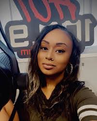 Monique Pressley's Instagram, Twitter & Facebook