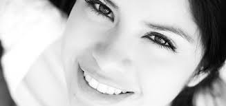 Remplacer une dent absente avec une couronne sur Implant