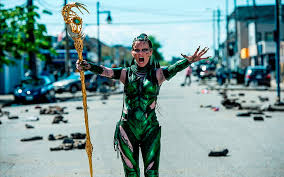 Elizabeth banks won our hearts and those of panem by her portrayal of effie trinket. Hd Wallpaper Elizabeth Banks In Power Rangers 201 Power Ranger Character Movie Still Screenshot Wallpaper Flare