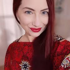 The younger Bridgerton boys after Anthony all have hangups over being,  well, the younger Bridgerton boys. Benedict hates being called number 2,  and Colin has middle child syndrome. So he spends a