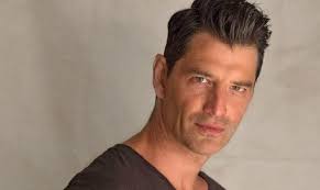 Πληροφορίες αναφέρουν ότι οι γείτονες είναι εκείνοι που ενημέρωσαν τον. Sakhs Roybas Eiste Etoimoi Enothtes Koinwnia Real Gr