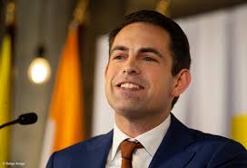 Wie is er eigenlijk verantwoordelijk voor de polarisatie? Tom Van Grieken Installeert Corona App Niet Omdat Hij De Belgische Staat Niet Vertrouwt Medi Sfeer