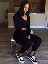 Baddie Black And White Vans Outfit All Black Outfit Chill Instagram Baddie Vans Sneakers Ropa De Moda Moda De Ropa Vans Negros Mujer