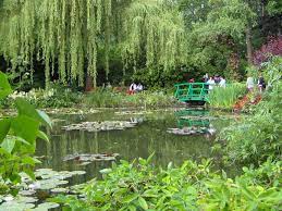 1866 malte claude monet mit den frauen im garten ein weiteres figurenbild, das mehrere personen zeigt. Monet Garten Malerische Gartenanlage In Giverny Ferienhaus Normandie
