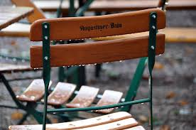 Biergarten In Munchen By Www Goettlicherfotografieren De Mit Bildern Biergarten Bier Bayern