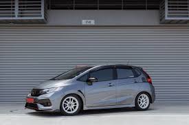 I applaud honda for giving the jazz rs its own set of bumpers, rather than tacking on a kit. Honda Jazz 1 5 Rs Hatchback Auto Cars Used Cars On Carousell