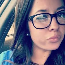 Holly Farrow (@holzfarrow)