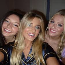 A little 😴 a lot of 🕺🏼