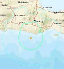 Gempa bumi dengan magnitudo 6,7 terjadi di barat daya kabupaten malang, jawa timur, sabtu, pukul 14.00. Rbuyfanjxkarim