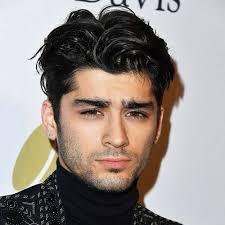 Nicknamed young leo and the nazi haircut by its enthusiasts, this hairstyle was a hit among young men and celebrities of the 90s. 25 Cool 90s Hairstyles For Men 2021 Guide 90s Hairstyles Men Mens Hairstyles Mens Haircuts Short