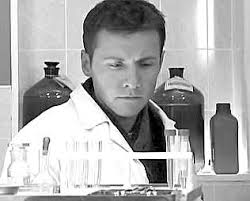 Lauku priesteris rūpējas par draudzi, dārzu un kazām