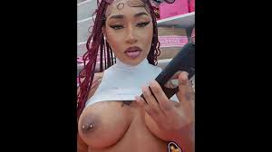 Freaky Ebony TopNotch Cream Queen Cheats On Her Boyfriend And Squirts And  Creams On Sneaky Link