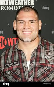 Cain velasquez hi-res stock photography and images
