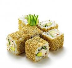 Californie Maki Sushi Met Sesame Roll Gemaakt Van Imitatie Krab Avocado Komkommer Japanse Mayonaise Binnen Sesam Buiten Lecker Sesam Sushi