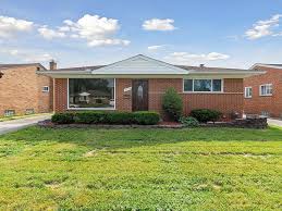 8750 Randy Dr, Westland, MI 48185