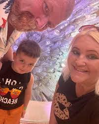 Glenda Pickett's Instagram, Twitter & Facebook