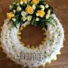 Two popular polish funeral flowers are chrysanthemum and kalia lily. 1