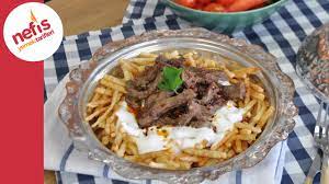 Öncelikle soğan ve sarımsakların kabuklarını soyalım , soğanı 4 de bölüp. Cokertme Kebabi Tarifi Bodrum Kebabi Nasil Yapilir Youtube