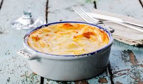 Mit butterflöckchen belegen und im backofen (mitte) 40 min. Vegetarischer Kartoffelauflauf Rezept Gutekueche At