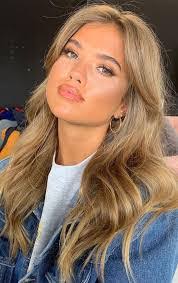 Amber Dunham's Instagram, Twitter & Facebook