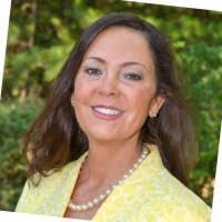 Tracy Clapp's Instagram, Twitter & Facebook