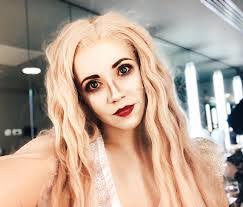 Jessica Hackett's Instagram, Twitter & Facebook