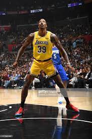 Dwight Howard Of The Los Angeles Lakers Plays Defense Against The La Lakers De Los Angeles Joueurs De La Nba Nba