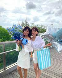 堤礼実 on instagram フジテレビ女性アナウンサーカレンダー2020 new style 発売中です 私は１つ先輩でデスクがお向かいさんの宮司アナとのコンビ ここだけの話 たしかこの時肩を蚊に刺されていて 無意識でポリポリしていた 美人