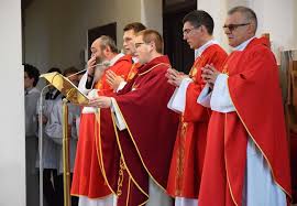 Specjalizuje się w rzucie młotem. Gorlice Ksiadz Mariusz Bilski Jest Juz Jedenastym Kaplanem W Mlodej Parafii Sw Boboli Odprawil Uroczysta Msze Prymicyjna Dziennik Polski