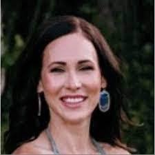 Lynette Dowell's Instagram, Twitter & Facebook