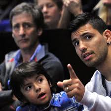 Barcelona have brought the argentine striker back to laliga santander, a decade after his memorable and prolific spell at atletico de madrid. Punya Darah Maradona Dan Aguero Benjamin Unjuk Bakat Bola Liputan6 Com