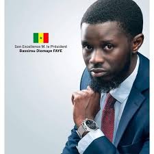 Sonko dé nèna Mimi Touré lay woo si débat alors que depuis 1ans et demi  mingui daw confrontation ac journalistes yi 🤣 Ousmane Sonko dou bayyi  thiaxan nguir yalla !