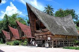 Rumah adat batak toba atau biasa disebut rumah bolon telah didaulat menjadi perwakilan rumah adat sumatera utara di kancah nasional. Rumah Adat Batak Toba Menawarkan 2 Fungsi Yang Realistis Sebag