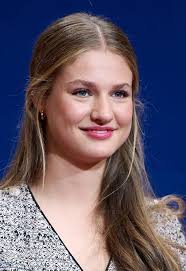 Ladies and gentlemen I present to you the leaning tower of parcels 😂📦