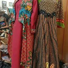 Wahana berupa perahu naga yang seolah sedang berlayar di atas awan selalu jadi eksotika indonesia menyedikan paket wisata malang berbagai pilihan yang dapat anda booking. Foto Di Antique House Of Kebaya And Batik Malang Jawa Timur