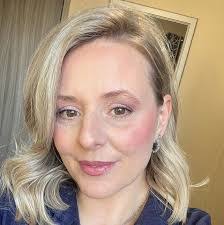 Vicki Waterhouse's Instagram, Twitter & Facebook