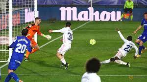 Karim benzema headed in the opener. Football Real Madrid See Off Getafe To Revive Hopes Of Catching Atletico Cna