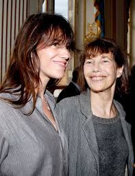 Prise au dépourvu, l'actrice française connue pour sa grande timidité, avait répondu par un simple sourire.charlotte gainsbourg et yvan attal se sont rencontrés en 1991 sur le tournage d'aux yeux du monde d'éric rochant. Epingle Par Charlotte Gainsbourg Sur Charlotte Jane Charlotte Gainsbourg Style Jane Birkin Actrice Francaise