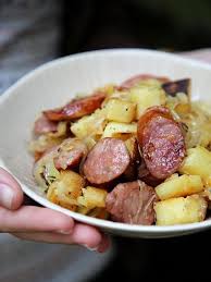 Recette Poelee Aux Pommes De Terre Et Saucisse Fumee Recipe In 2020 Smoked Sausage Food Meat Recipes