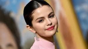 She is the daughter of mandy teefey and ricardo gomez. Selena Gomez Found Saved By The Bell Jokes About Her Kidney Transplant Bullying And Offensive Source Says Entertainment Tonight