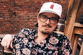 Hardy scores first canadian country #1 with one beer, holding. Listen Hardy S Rednecker Draws A Deep Line In The Clay