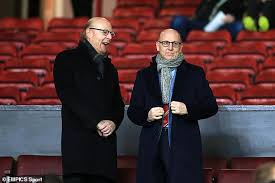 The protests follow united's decision, along with five fellow premier league clubs, to join the european super league (esl) last month, before subsequently all. Man Utd Supporters Trust Explain Old Trafford Break In Protest In Open Letter To Joel Glazer Aktuelle Boulevard Nachrichten Und Fotogalerien Zu Stars Sternchen
