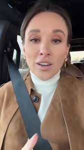 The Halloween look has me thinkin' I should be a wig girlie.