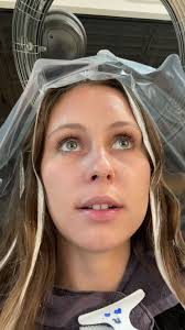 Can you see the difference? 😅 My first highlights!! I havent been in the  sun much lately so my hair is darker than I’m used to so this made me happy  😁