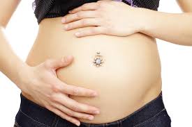 Der bauch wächst außerdem nicht kontinuierlich. Piercing Vorsicht In Der Schwangerschaft Medizinisches Schwangerschaft Swissmom Ch