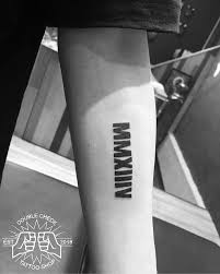 趁連假趕快來討論的同學 刺上自己的生日 英文字體有做活動 但若是特殊字體價錢就不一樣了喔 tattoo by 紋良 下面是這次參與活動的辦法及內容 只要設定公開分享此文章 標記三位朋友即享 minimal tattoo geometric tattoo tattoos