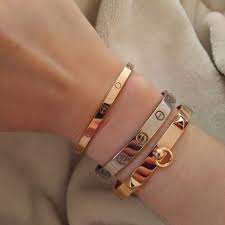 Layering And Stacking Thread Everyday Jewelry Van Cleef And Arpels Jewelry Bangles