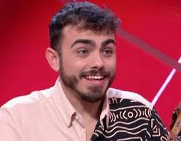 La vida de Raúl Santamaría con vuelta a la política tras la polémica salida  de los Mozos de Arousa de Mediaset