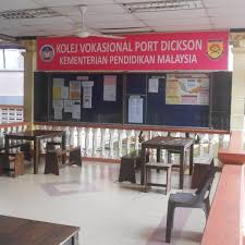 Menginap di azzahra homestay dengan bilik dilengkapi 2 katil saiz queen & 1 katil saiz single + 2 keping toto. Photos At Kolej Vokasional Port Dickson